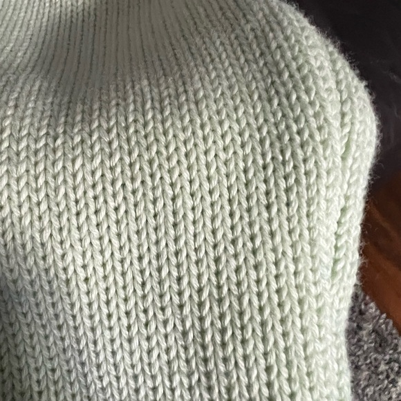 Brandy Melville V-Neck Sweater Light Green Lime Light Mint XS Longsleeve Knit. - Picture 13 of 13